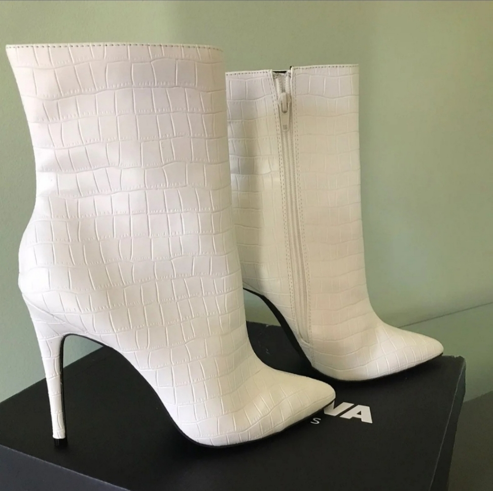 NWOT Fashion Nova Booties